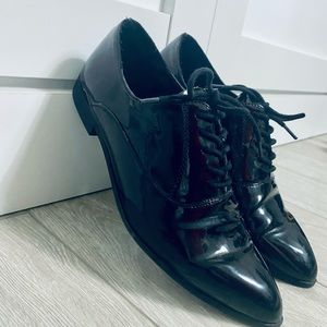 Patent Leather Pointed Toe Oxfords